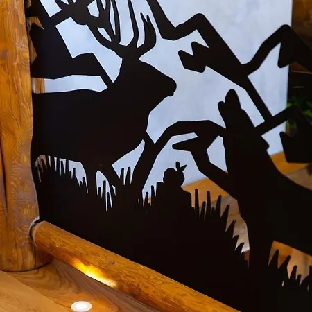 Kraljica Sume - Divjake Log * Hlevci