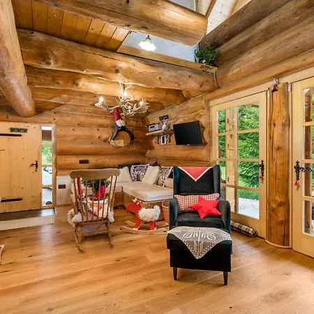 Kraljica Sume - Divjake Log 샬레 *