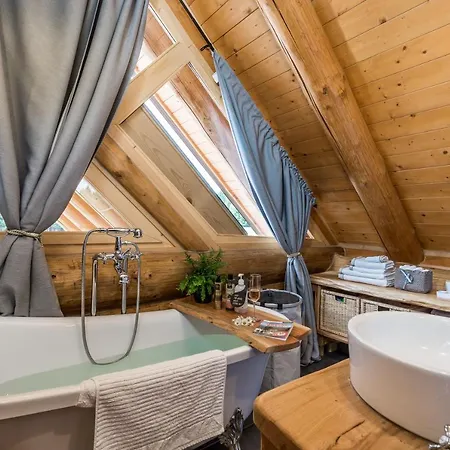 Kraljica Sume - Divjake Log Chalet *