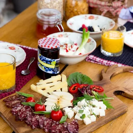 Kraljica Sume - Divjake Log * Hlevci
