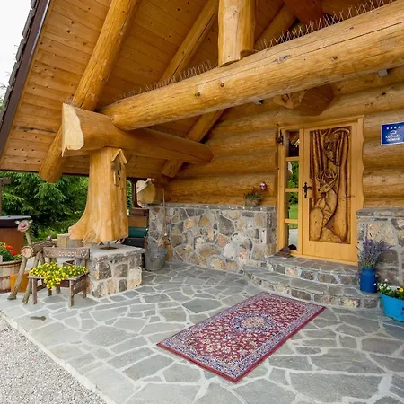 Kraljica Sume - Divjake Log Chaletu