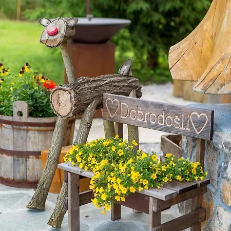 Kraljica Sume - Divjake Log Chalet *